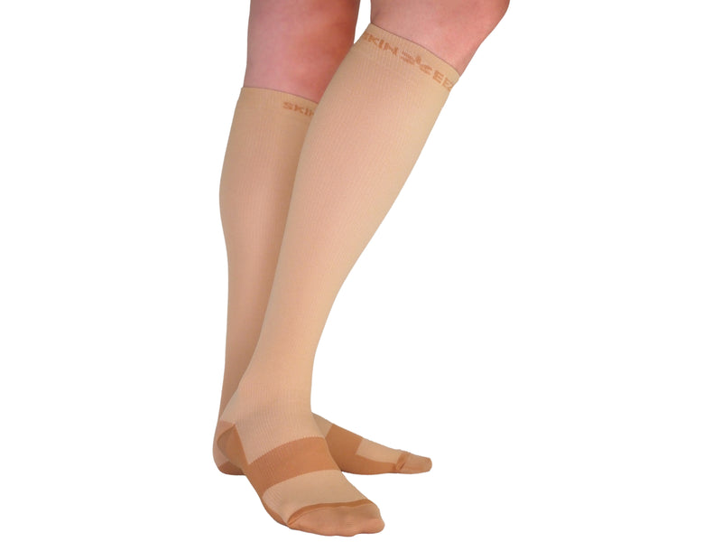 Skineez Hydrating Copper-Infused 15-20 mmHg Compression Socks