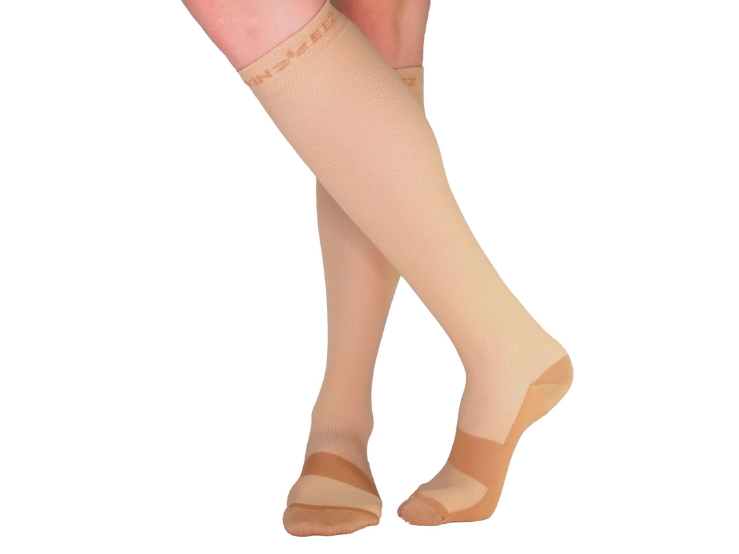 Skineez Hydrating Copper-Infused 15-20 mmHg Compression Socks S/M / Tan